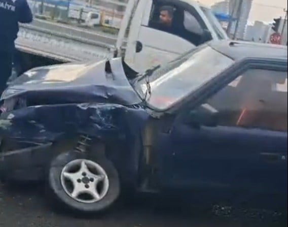 MANİSA'NIN TURGUTLU İLÇESİNDE, YOLCU OTOBÜSÜ İLE OTOMOBİLİN ÇARPIŞTIĞI KAZADA 2 KİŞİ...