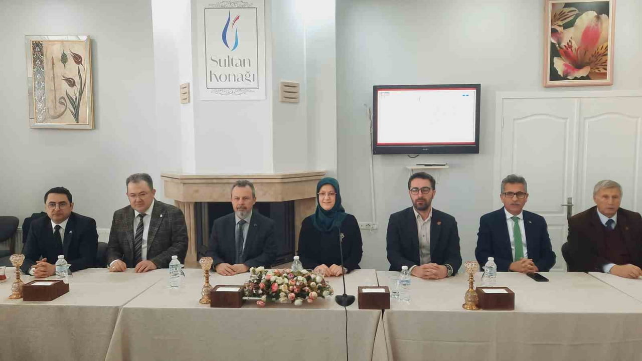 MANİSA CELAL BAYAR ÜNİVERSİTESİ REKTÖRÜ PROF. DR. RANA KİBAR, İKİ YILLIK GÖREV SÜRESİNDE MANİSA...