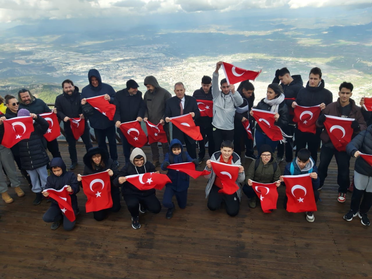 MANİSA’DA YUNUSEMRE KENDİNYAP ATÖLYESİ TARAFINDAN SPİL DAĞI MİLLİ PARKI’NDA DÜZENLENEN SPİL DOĞA...