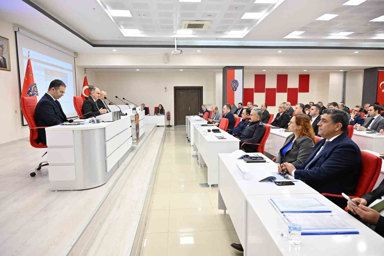 MANİSA’DA YÜRÜTÜLEN YATIRIM PROJELERİNİN DEĞERLENDİRİLMESİ VE KURUMLAR ARASI KOORDİNASYONUN...