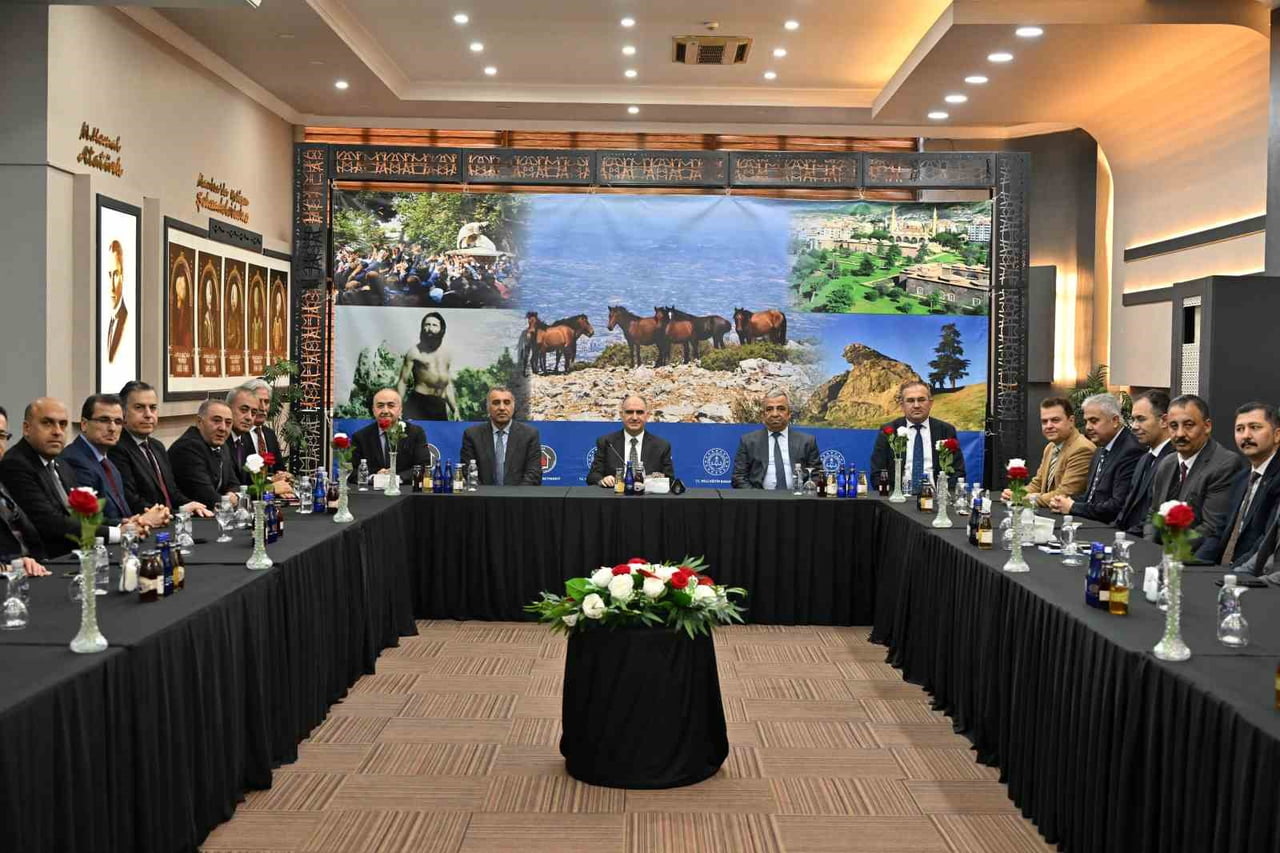 MANİSA GENELİNDE YÜRÜTÜLEN ÇALIŞMALAR İLE 2026 YILINA YÖNELİK HEDEFLER, VALİ VAHDETTİN ÖZKAN...