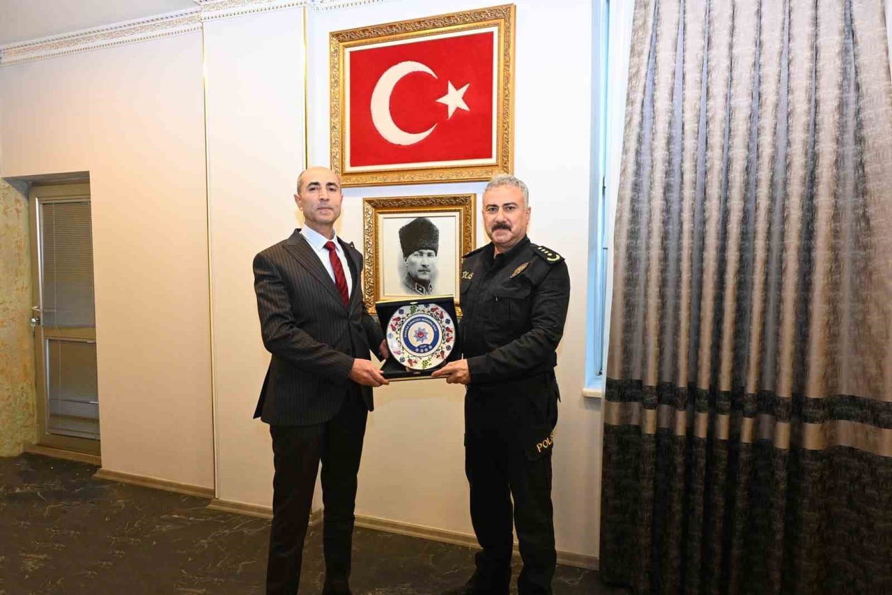 MANİSA İL EMNİYET MÜDÜRÜ FAHRİ AKTAŞ, EMEKLİYE AYRILAN SALİHLİ İLÇE EMNİYET MÜDÜRÜ BURHAN...