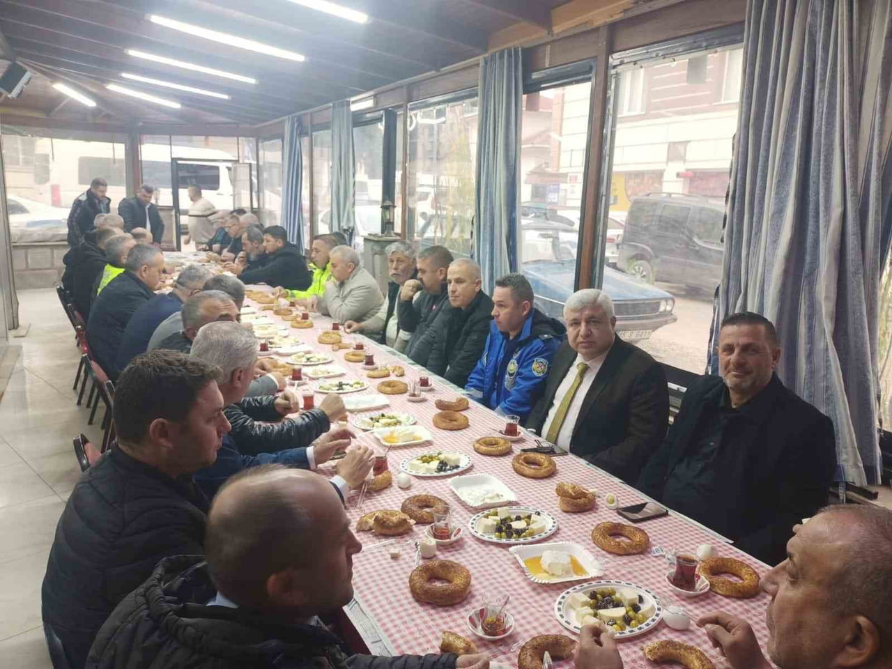 MANİSA KENT GENELİNDE ÖĞRENCİ VE PERSONEL TAŞIMACIĞILI YAPAN SERVİS SÜRÜCÜLERİYLE BİR ARAYA GELEN...