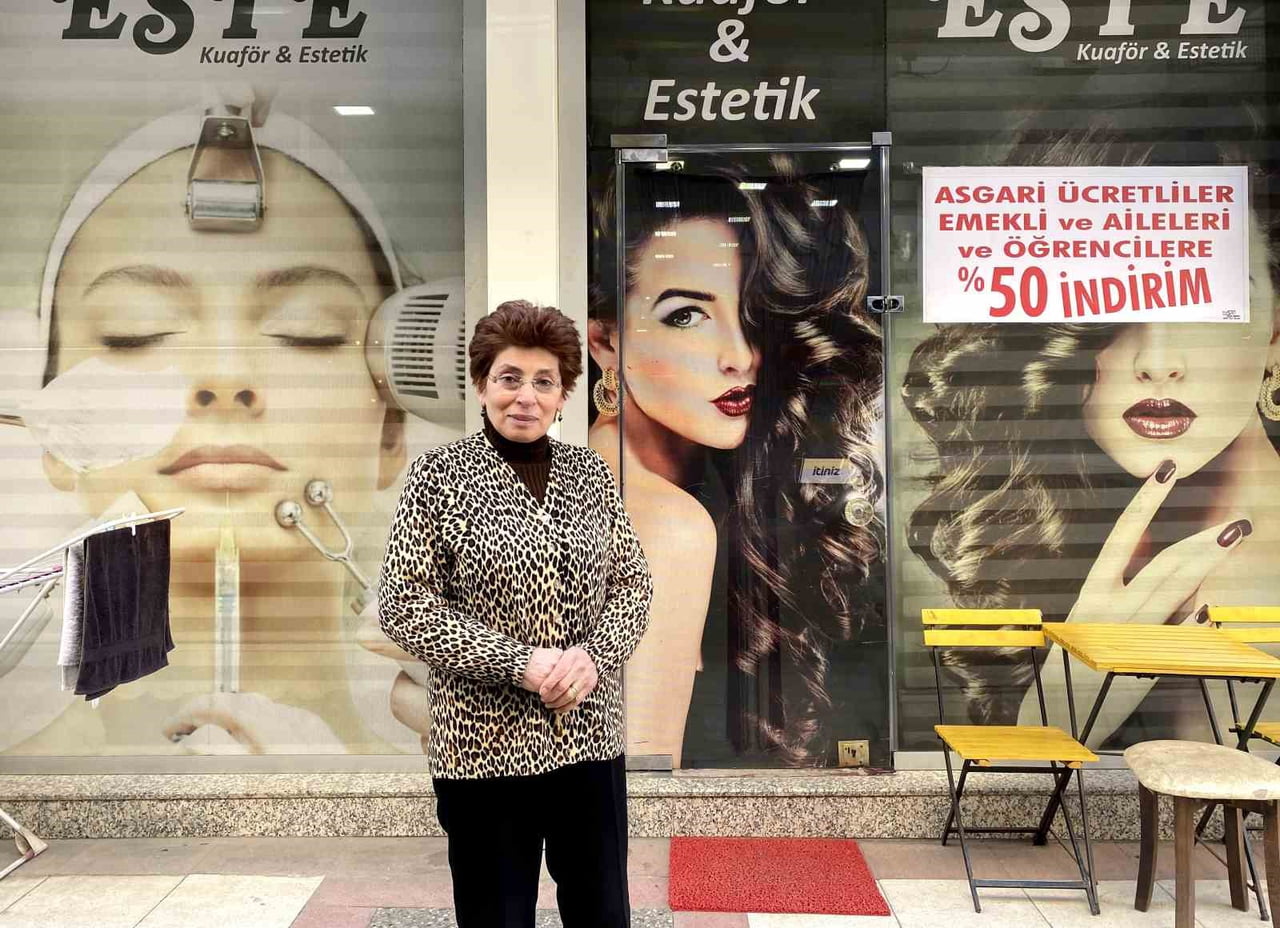 MANİSA’NIN ALAŞEHİR İLÇESİNDE HİZMET VEREN ESTE KUAFÖR VE GÜZELLİK SALONU, YENİ YILA ÖZEL...