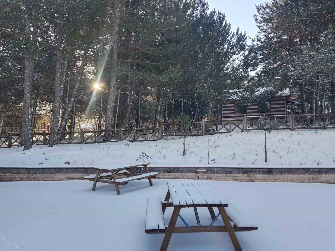 MANİSA’NIN ÖNEMLİ DOĞAL ALANLARINDAN BİRİ OLAN SPİL DAĞI MİLLİ PARKI, GECE SAATLERİNDE ETKİLİ OLAN...