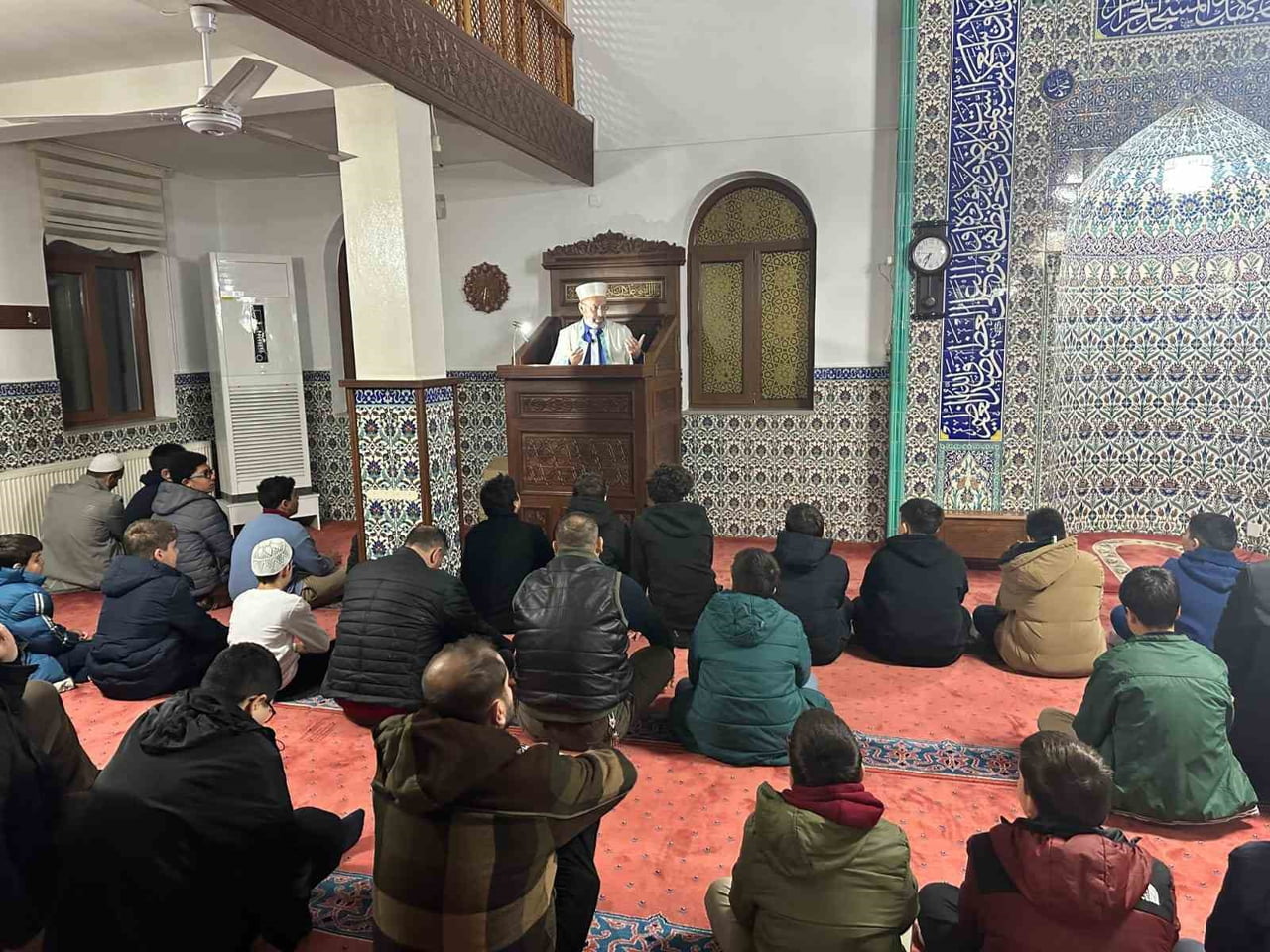 MANİSA’NIN SALİHLİ İLÇESİNDE "ŞEHİRLERİN KALBİ CAMİDE BULUŞALIM" PROJESİ KAPSAMINDA SABAH NAMAZI...