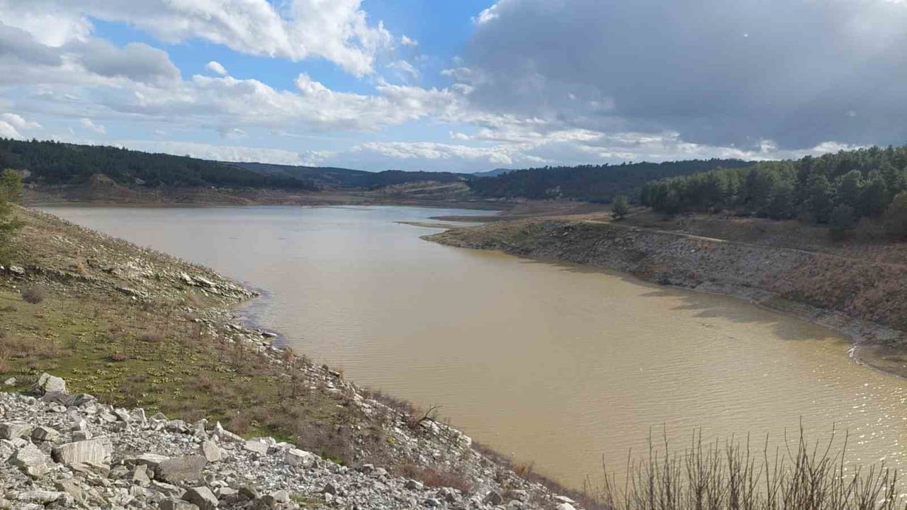 MANİSA’NIN SARIGÖL İLÇESİ VE ÇEVRESİNDE SON GÜNLERDE ETKİLİ OLAN YAĞIŞLAR, DERELER ARACILIĞIYLA...