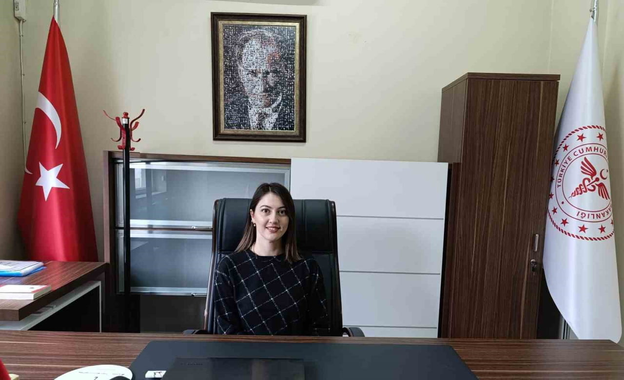 MANİSA’NIN SELENDİ İLÇE TOPLUM SAĞLIĞI MERKEZİ (TSM) BAŞKANLIĞINA ATANAN UZMAN DOKTOR TUĞBA ŞEN...