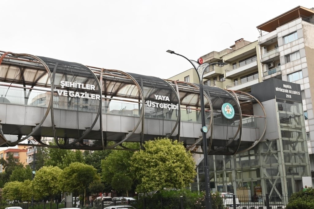 MANİSA’NIN YUNUSEMRE İLÇESİNDE BULUNAN YÜRÜYEN MERDİVENLERİN ARIZALANMASI ÜZERİNE İNCELEME...