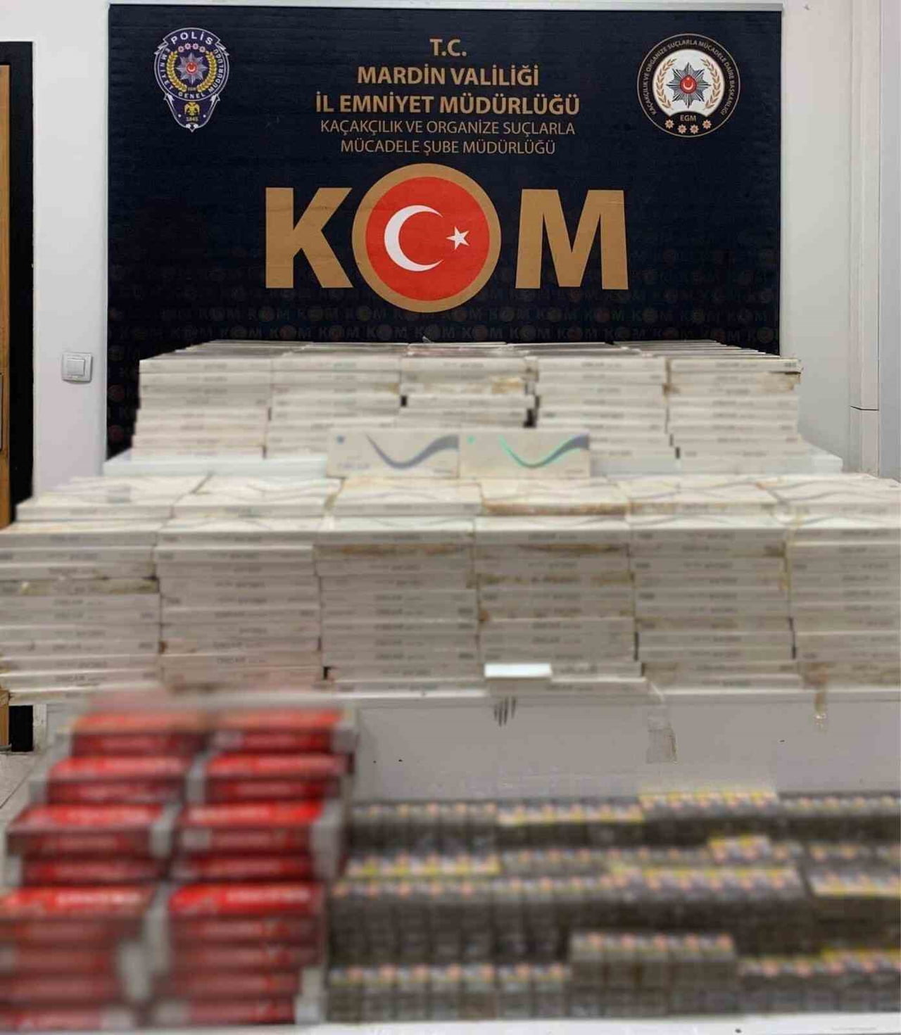 MARDİN’İN KIZILTEPE İLÇESİNDE DÜZENLENEN ÇALIŞMADA, GÜMRÜK KAÇAĞI 7 BİN 100 PAKET SİGARA ELE...