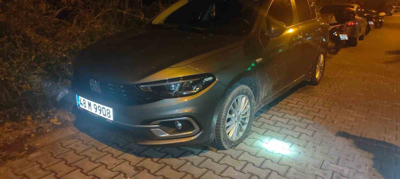 MARMARİS’TE 16 ARACIN LASTİKLERİNİ BIÇAKLAYAN ŞAHIS TUTUKLANDI