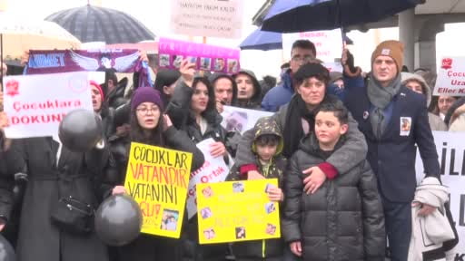 Mattia Ahmet Minguzzi anısına Salı Pazarı'na heykel dikildi