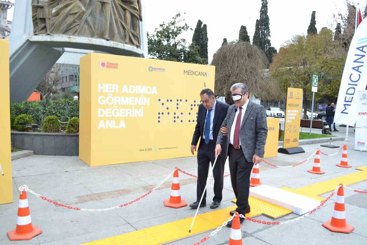 MEDİCANA ATAKÖY HASTANESİ GÖZ HASTALIKLARI BÖLÜMÜ’NDEN PROF. DR. KAZIM DEVRANOĞLU İSE EMPATİ...