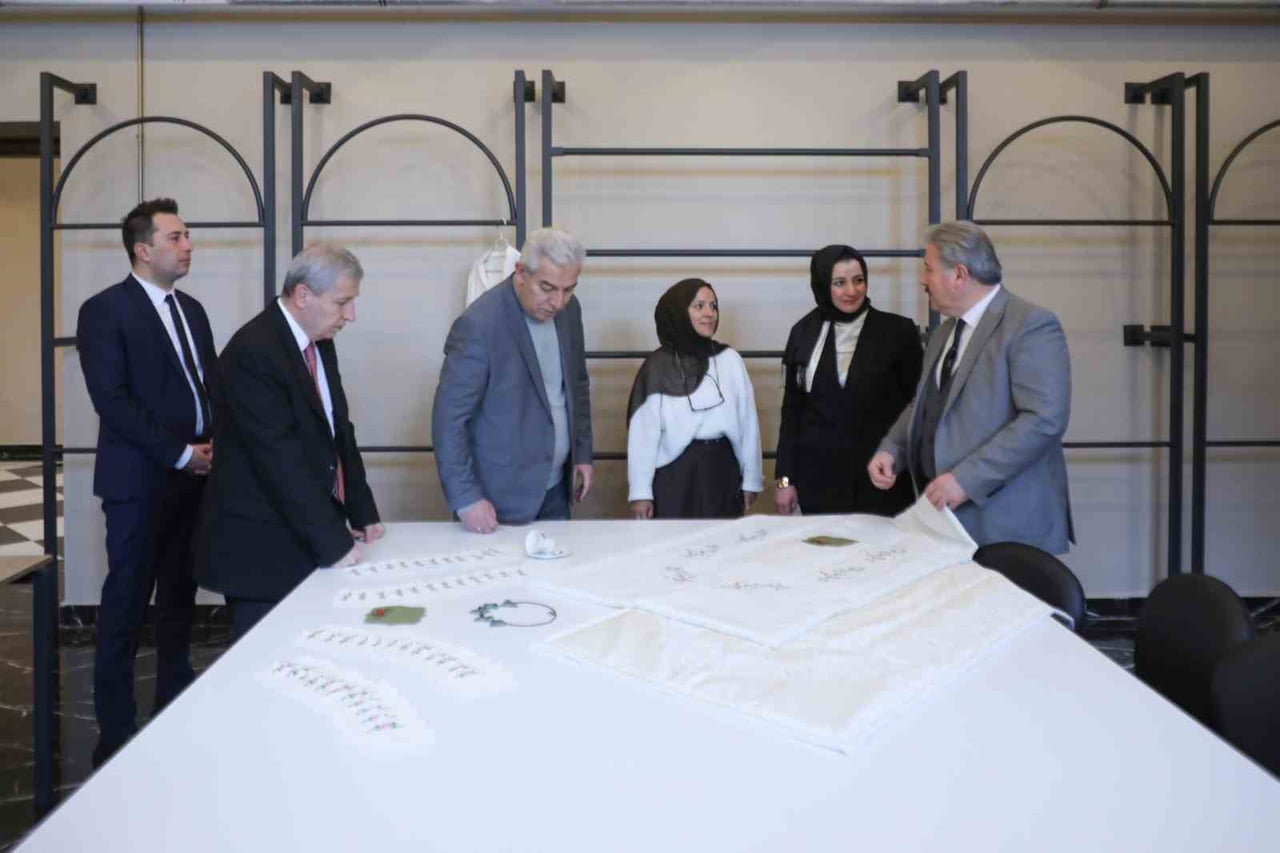 MELİKGAZİ BELEDİYESİ, İLÇEDE YAŞAYAN KADINLARIN ÇEŞİTLİ ÜRÜNLER ÜRETEREK EV EKONOMİSİNE KATKI...