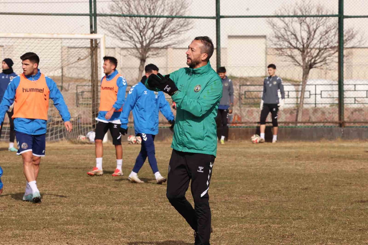 MENEMEN FK TEKNİK DİREKTÖRÜ BİLAL KISA