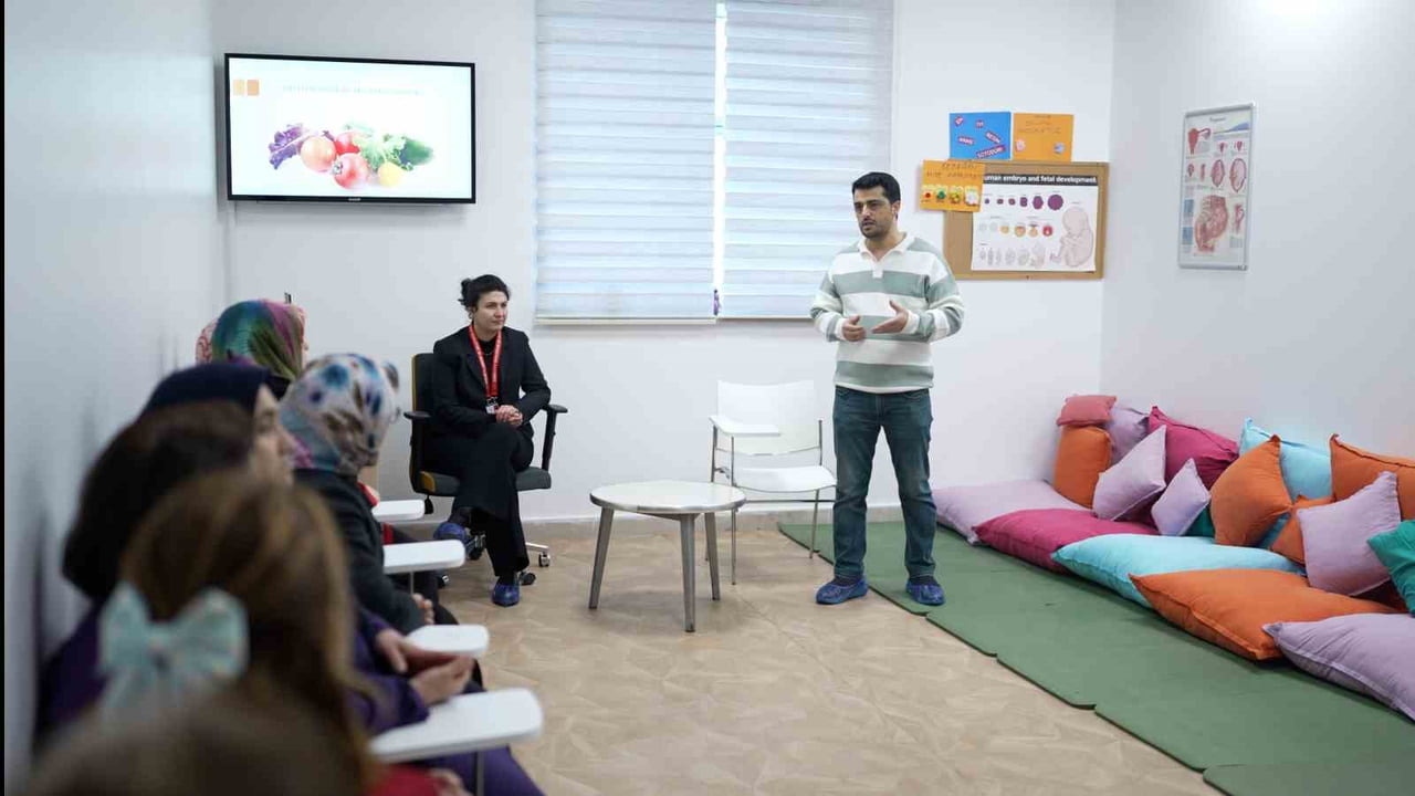 MENOPOZ OKULU’NDA KADIN SAĞLIĞINA YÖNELİK EĞİTİMLER SÜRÜYOR