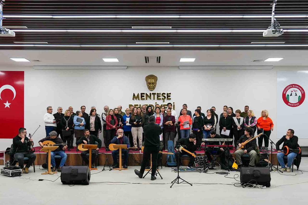 MENTEŞE BELEDİYE KOROSU BARIŞ MANÇO REPERTUVARIYLA SAHNE ALIYOR