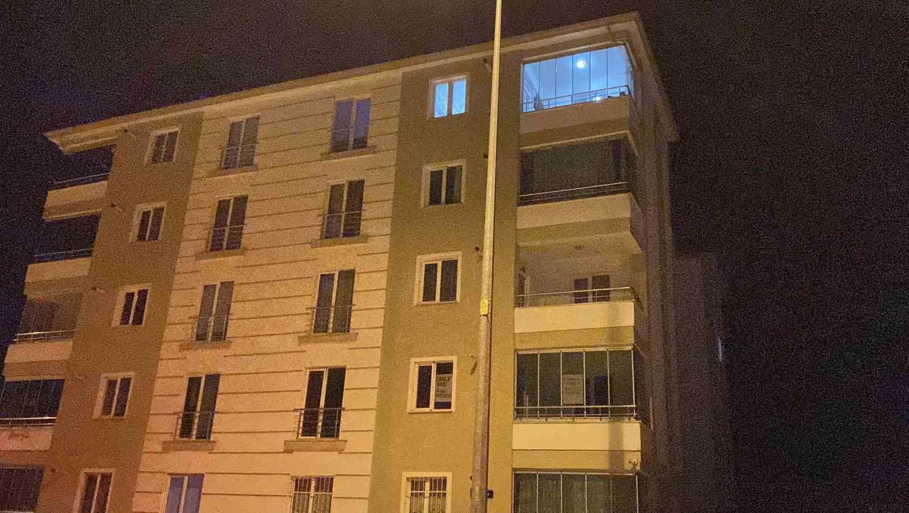 MERMİNİN İSABET ETTİĞİ APRTMAN