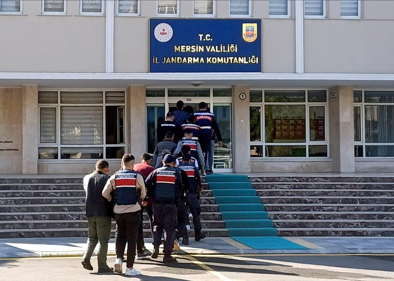 MERSİN'DE ARANAN ŞAHISLARIN YAKALANMASINA YÖNELİK DÜZENLENEN OPERASYONLARDA, ÇEŞİTLİ SUÇLARDAN...