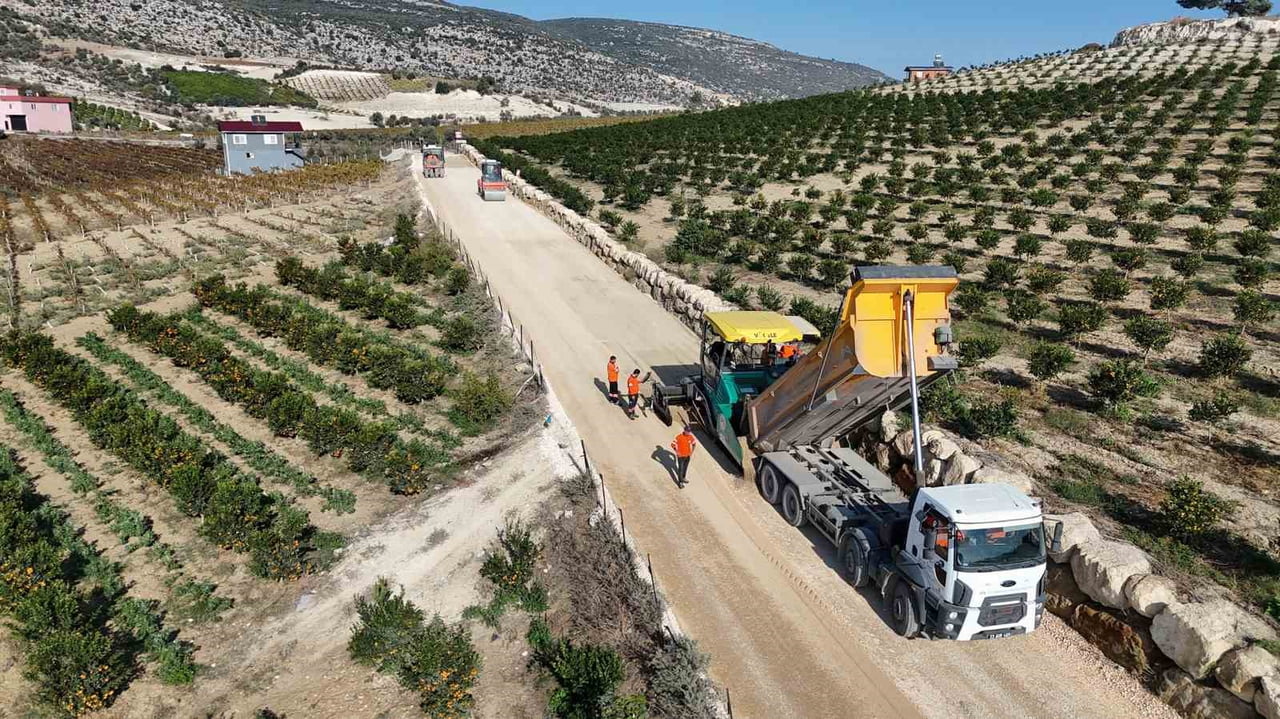 MERSİN BÜYÜKŞEHİR BELEDİYESİ, 2025 YILI BOYUNCA 13 İLÇEDE YÜRÜTTÜĞÜ KAPSAMLI YOL, ASFALT VE KAVŞAK...