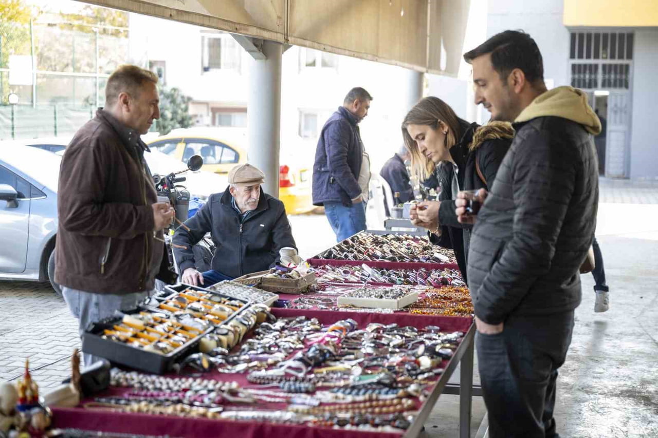 MERSİN BÜYÜKŞEHİR BELEDİYESİ TARAFINDAN HER CUMARTESİ KURULAN ANTİKA PAZARI, GEÇMİŞİN İZLERİNİ...