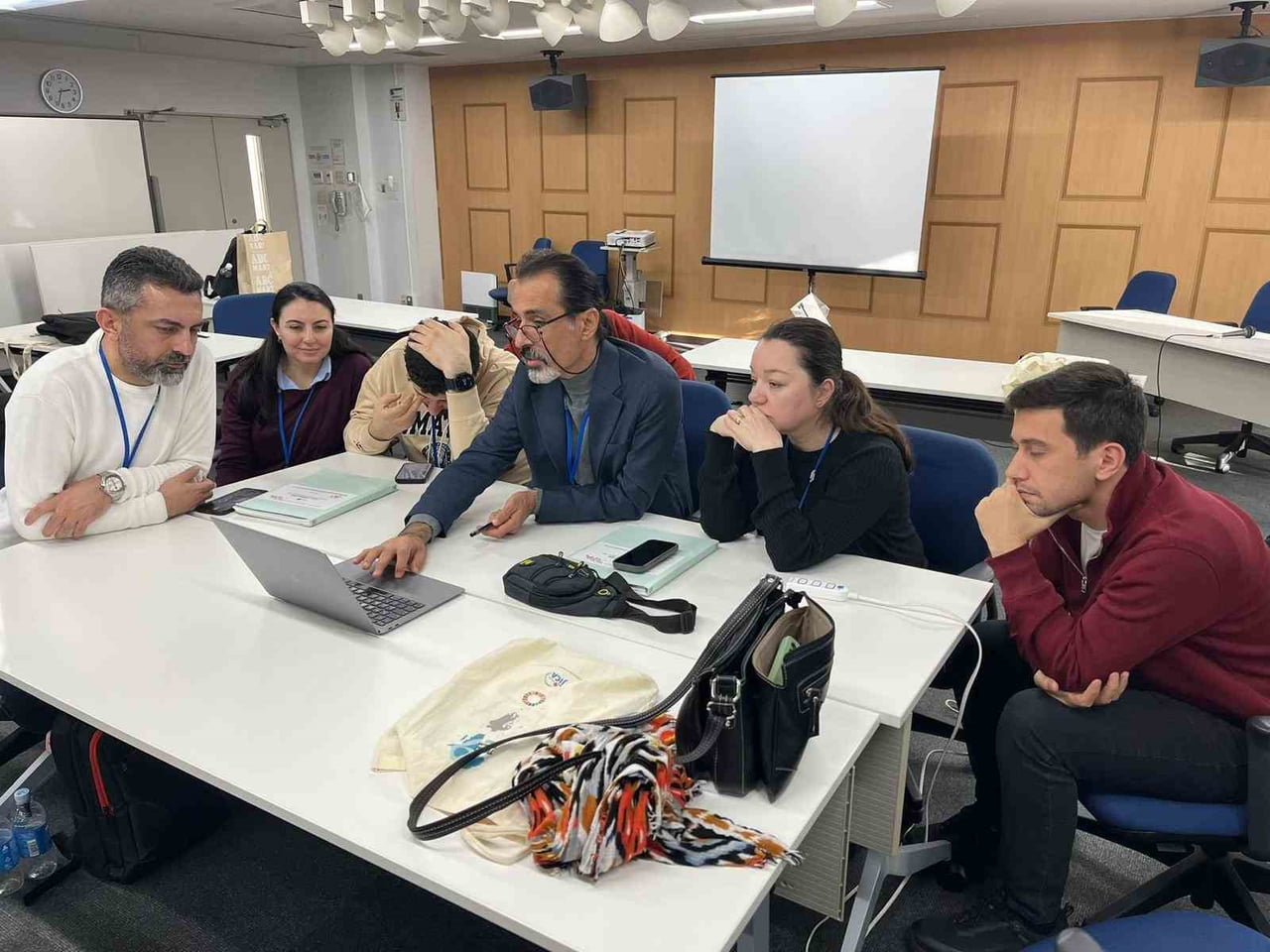 MERSİN BÜYÜKŞEHİR BELEDİYESİ TEMSİLCİLERİ, DEPREMLE MÜCADELEDE ÖNE ÇIKAN UYGULAMALARI YERİNDE...