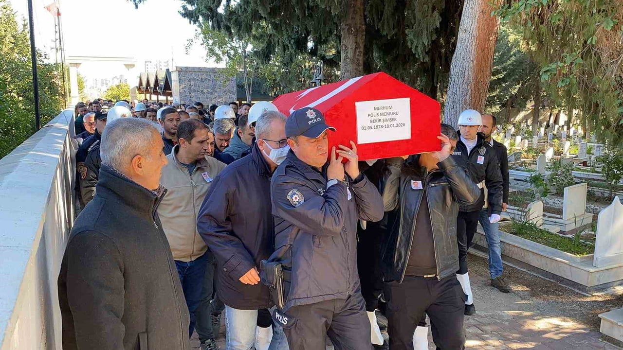 MERSİN’DE GİTTİĞİ HASTANEDE KALP KRİZİ GEÇİREREK HAYATINI KAYBEDEN 53 YAŞINDAKİ POLİS MEMURU BEKİR...