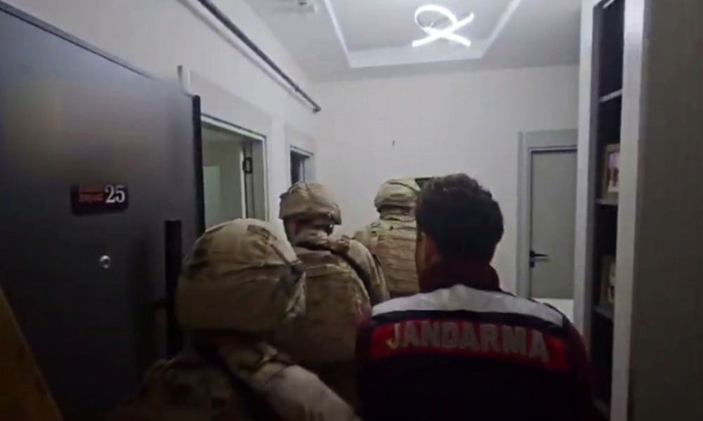 MERSİN MERKEZLİ 4 İLDE DÜZENLENEN YASADIŞI BAHİS OPERASYONUNDA GÖZALTINA ALINAN 18 ŞÜPHELİDEN 15'İ...