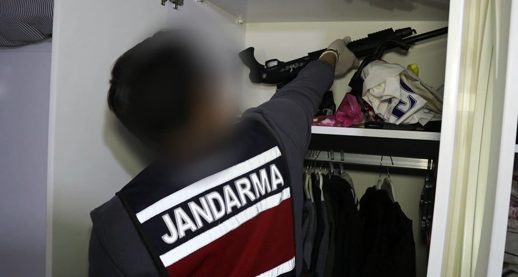 MERSİN MERKEZLİ 9 İLDE TERÖR ÖRGÜTÜ DEAŞ’A FİNANS SAĞLADIKLARI BELİRLENEN ŞÜPHELİLERE YÖNELİK MİT...