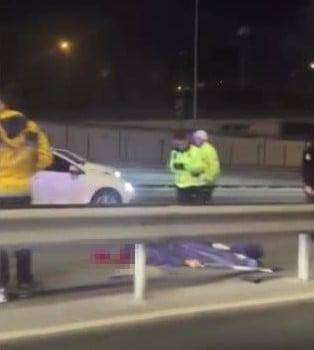 MERTER D-100 KARAYOLUNDA OTOMOBİL İLE ÇARPIŞAN MOTOSİKLETLİ HAYATINI KAYBETTİ