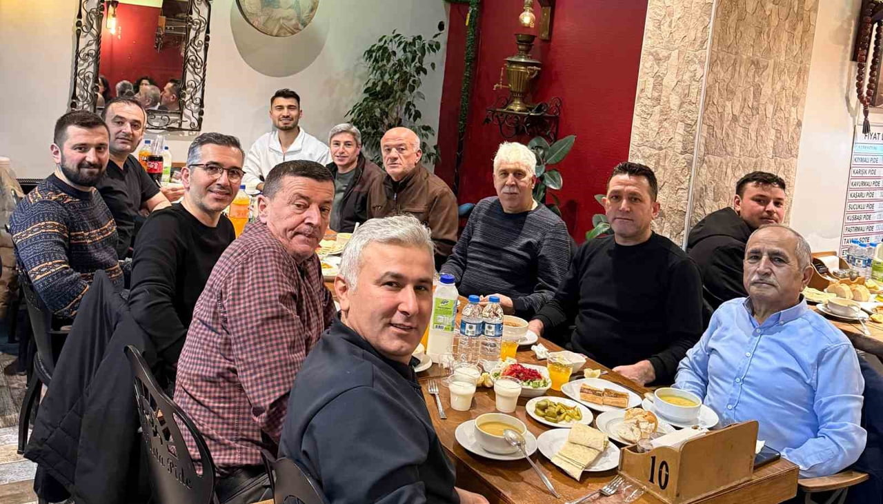 MESAİ ARKADAŞLARINDAN 40 YILLIK SAĞLIK EMEKÇİSİNE VEFA GECESİ