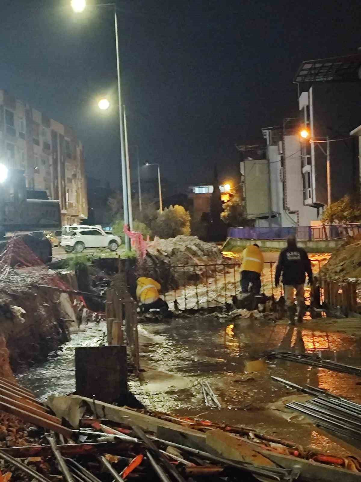 METEOROLOJİ VERİLERİNE GÖRE KISA SÜREDE DÜŞEN YAĞIŞ MİKTARI METREKARE BAŞINA BUCA’DA 80 KİLOGRAM...