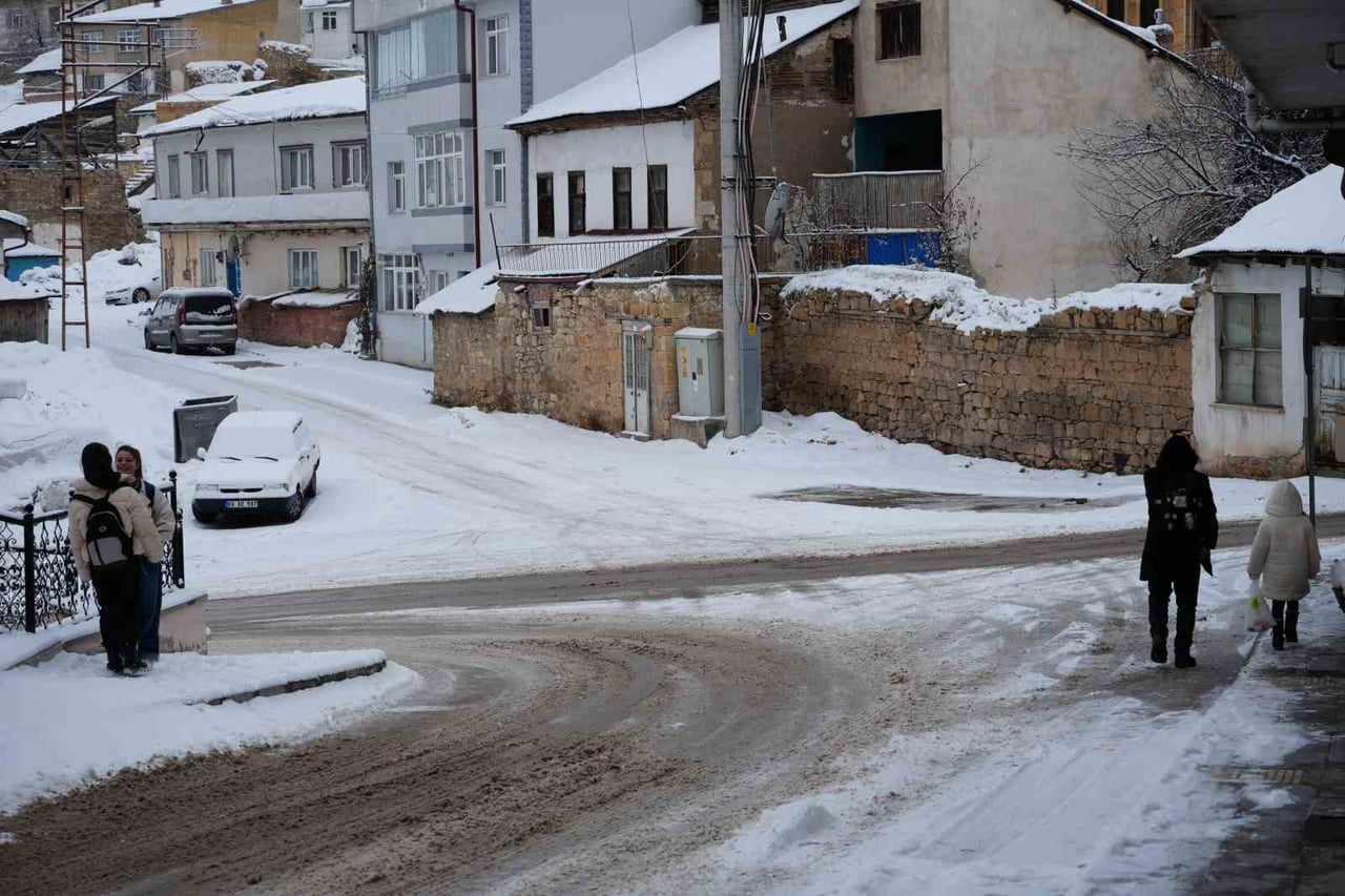 METEOROLOJİDEN BAYBURT İÇİN BUZLANMA, DON VE ÇIĞ UYARISI