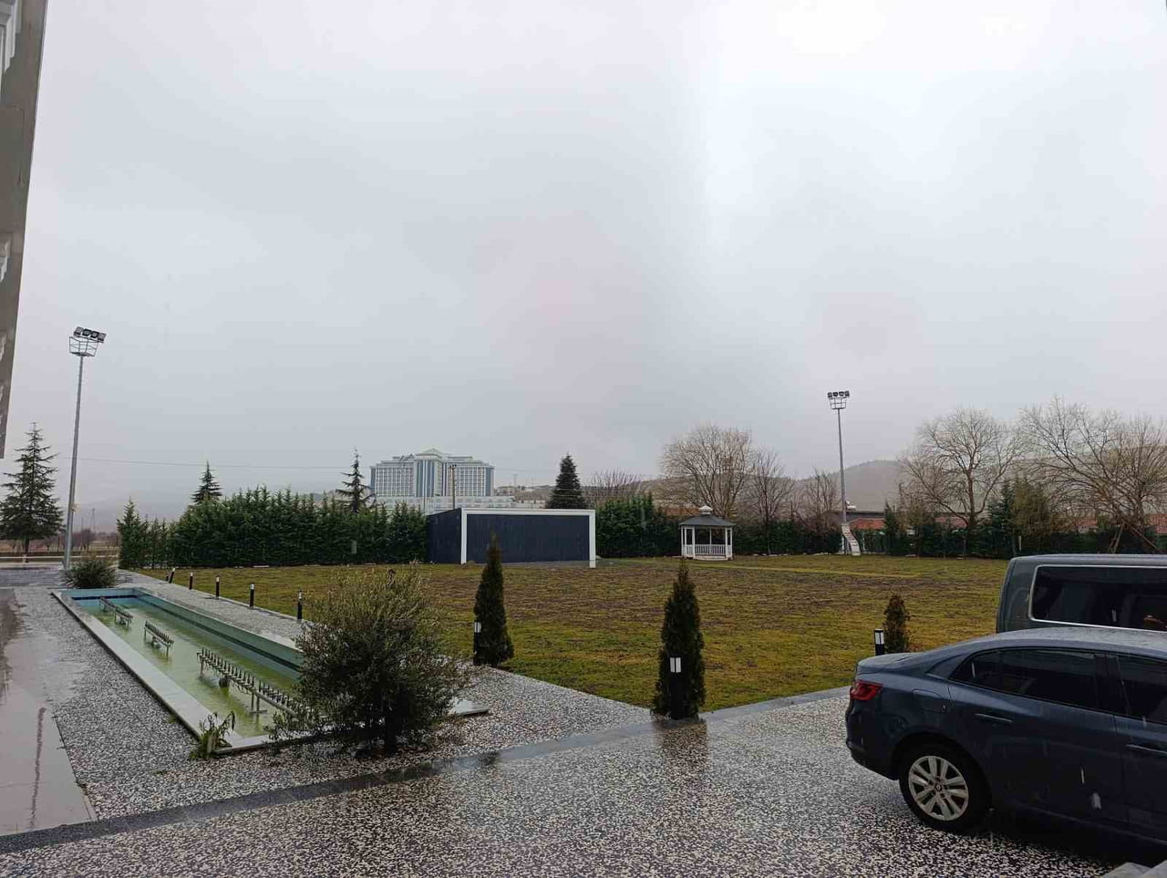 METEOROLOJİNİN UYARILARI SONRASI AFYONKARAHİSAR'DA BEKLENEN KAR YAĞIŞI BAŞLARKEN HAVA...