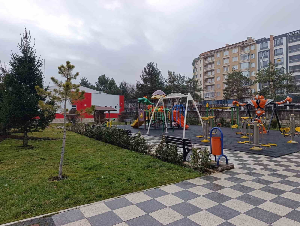 METEOROLOJİNİN UYARILARI SONRASI AFYONKARAHİSAR'DA BEKLENEN KAR YAĞIŞI ÖĞLE SAATLERİNDE BAŞLARKEN...