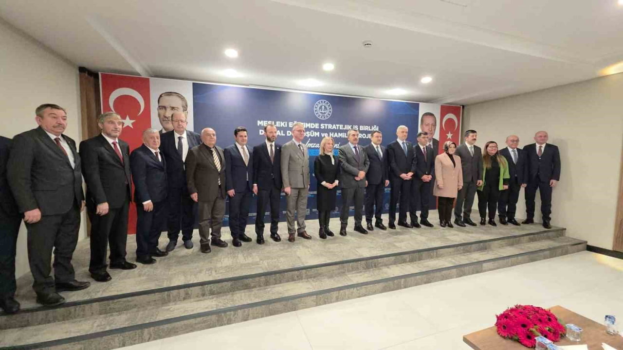 MİLLİ EĞİTİM BAKANI TEKİN KÜTAHYA’DA MESLEKİ EĞİTİM İÇİN ÖNEMLİ MESAJLAR VERDİ