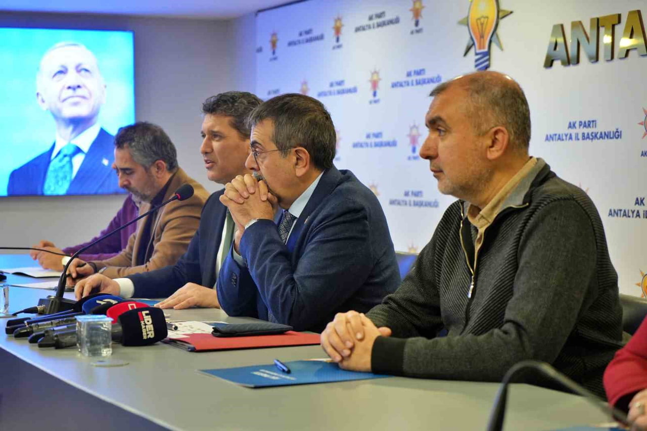 MİLLİ EĞİTİM BAKANI YUSUF TEKİN, ANTALYA PROGRAMI KAPSAMINDA AK PARTİ İL BAŞKANLIĞI’NI ZİYARET...