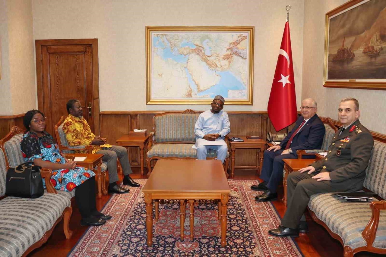 MİLLÎ SAVUNMA BAKANI YAŞAR GÜLER, GANA'NIN ANKARA BÜYÜKELÇİSİ ABDUL NASİRU-DEEN’İ KABUL...