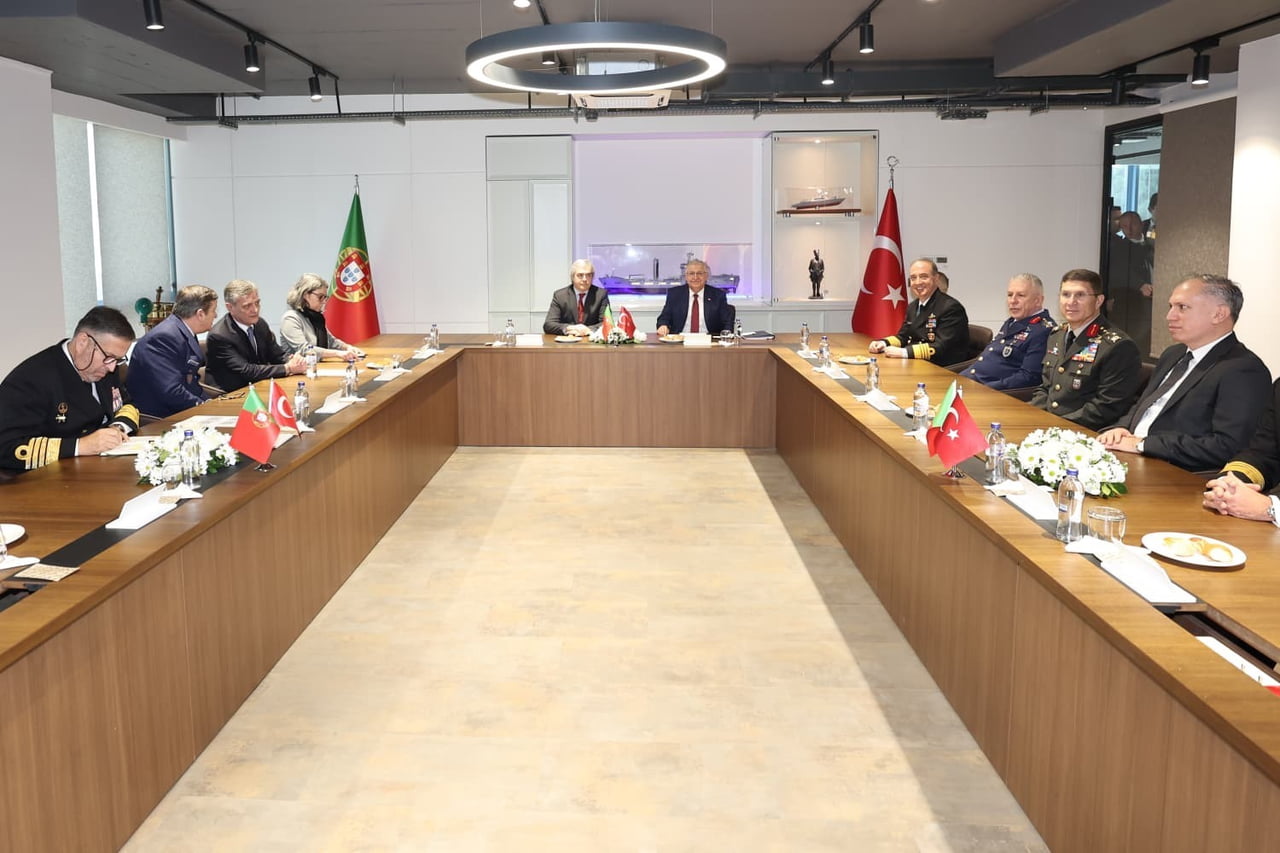 MİLLİ SAVUNMA BAKANI YAŞAR GÜLER VE PORTEKİZ SAVUNMA BAKANI NUNO MELO, PORTEKİZ DONANMASI İÇİN...