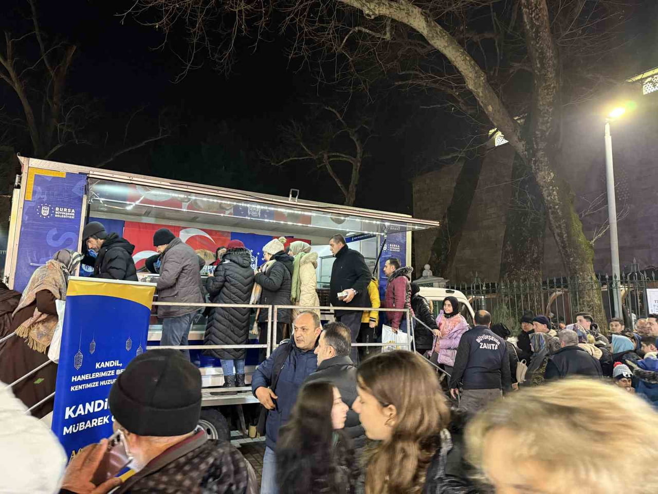MİRAÇ KANDİLİ DOLAYISIYLA BURSA’DA VATANDAŞLAR CAMİLERE AKIN EDEREK MÜBAREK GECEYİ DUALARLA İDRAK...