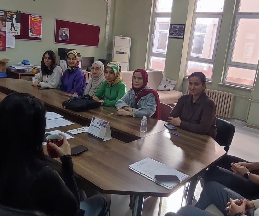 MÜDÜR TUBA SİNAN: "MESLEK LİSELERİ, NİTELİKLİ İŞ GÜCÜNÜN YETİŞMESİNDE KİLİT ROL...