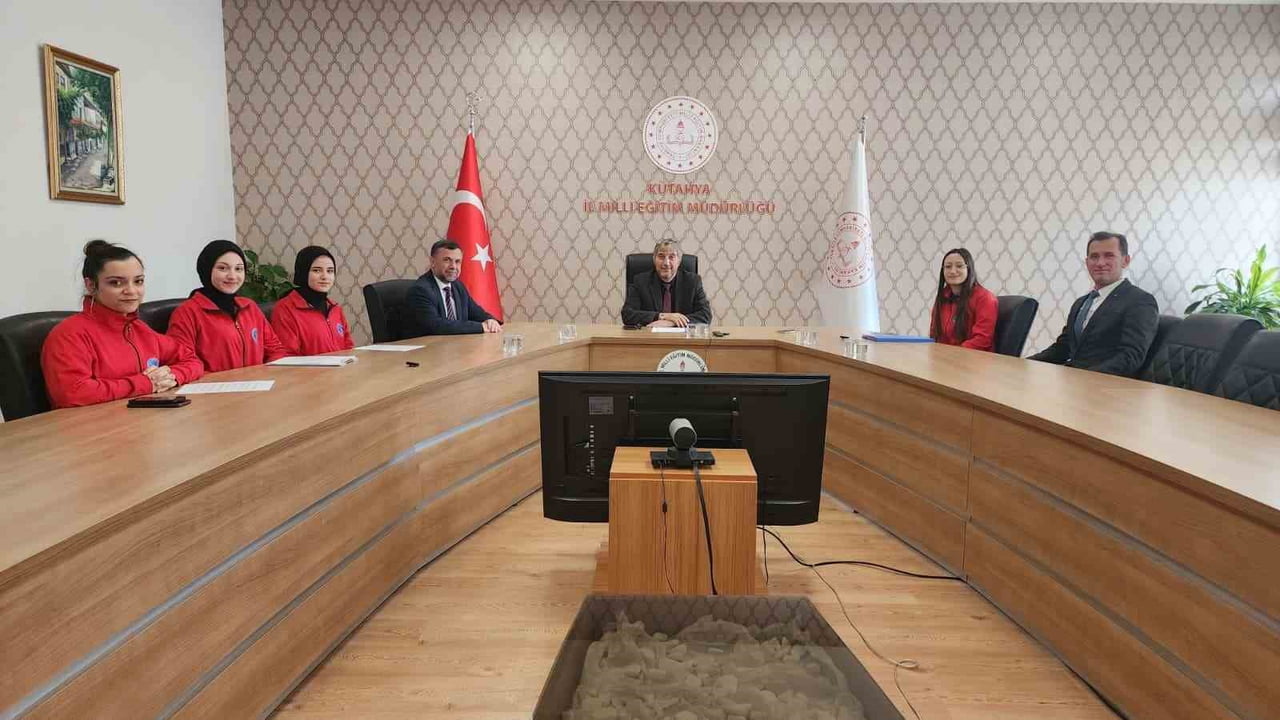 MÜDÜR YILMAZ: "ANALARIN İZİNDE, BABALARIN GÖLGESİNDE, ÖĞRETMENLERİN REHBERLİĞİNDE...