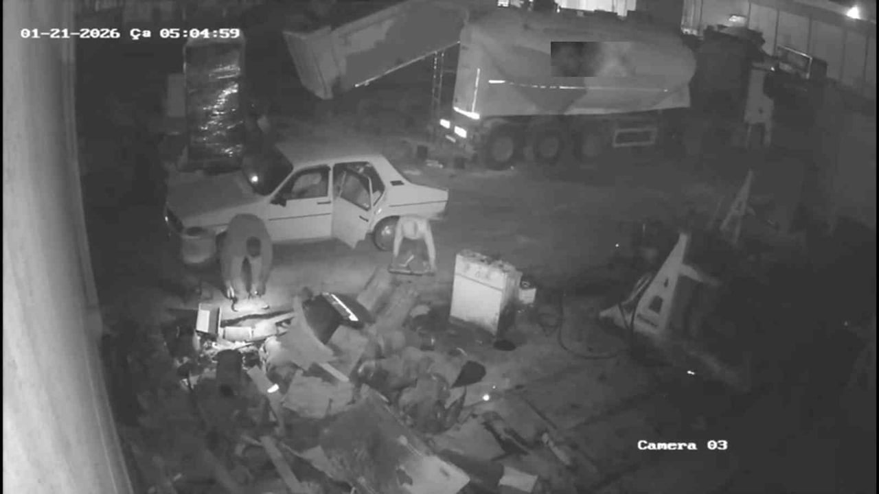 MUĞLA'DA OTO SANAYİ SİTESİNDE BİR İŞ YERİNDE, İKİ KİŞİNİN HURDALARI ÇALARAK KAYIPLARA KARIŞTIĞI...