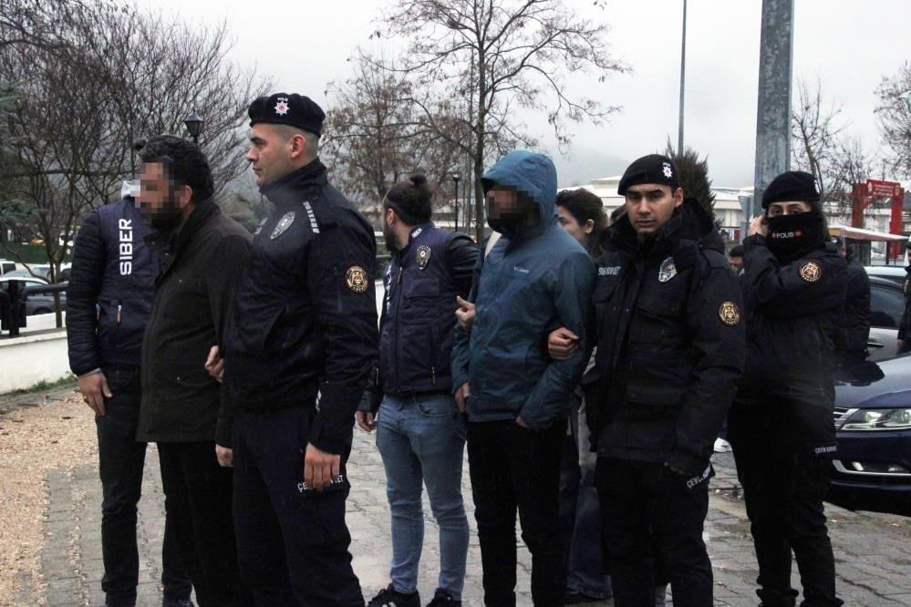 MUĞLA'DA SAHTE HESAP ÜZERİNDEN ‘DEVLET BÜYÜKLERİNE HAKARET' OPERASYONUNDA 2 TUTUKLAMA