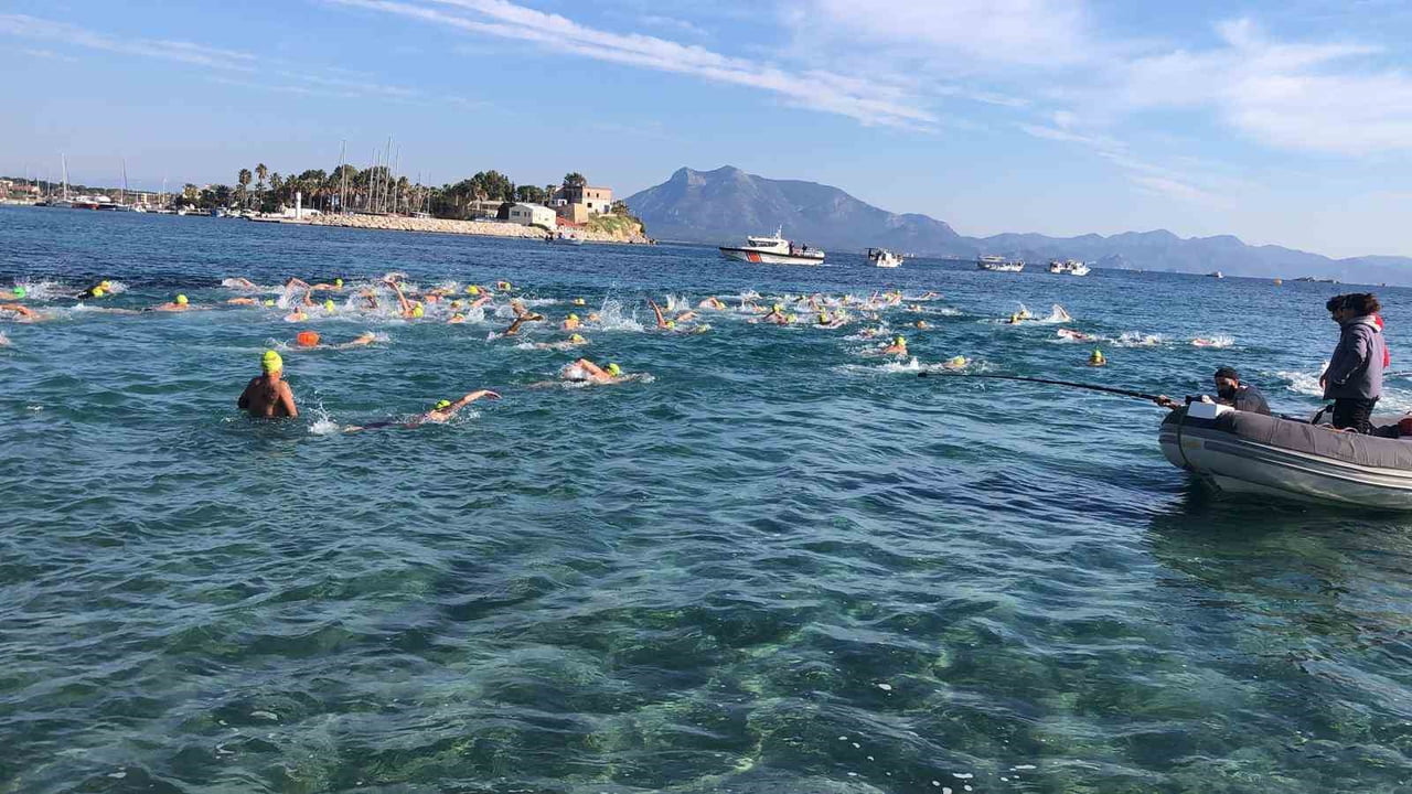 MUĞLA'NIN DATÇA İLÇESİNDE BU YIL 20.'Sİ GERÇEKLEŞTİRİLEN ULUSLARARASI AÇIK DENİZ KIŞ YÜZME...