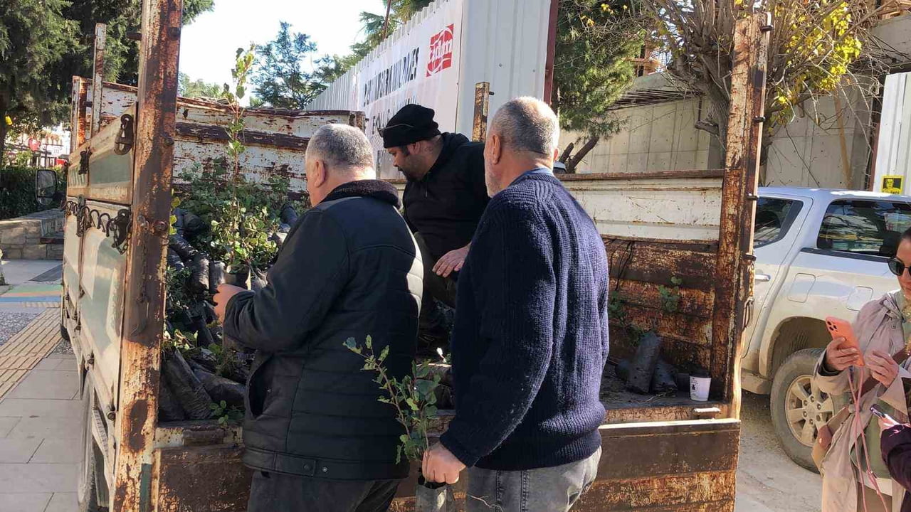 MUĞLA'NIN DATÇA İLÇESİNDEKİ İSKELE MAHALLESİ MUHTARI MERİÇ BORA, DATÇA’NIN DOĞASINA SAHİP ÇIKMAK...