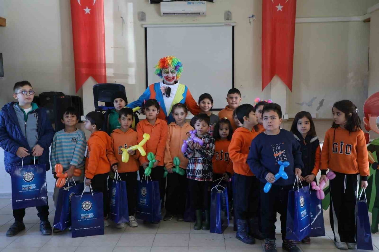 MUĞLA BÜYÜKŞEHİR BELEDİYESİ, ÇOCUKLARA GERİ DÖNÜŞÜM BİLİNCİ KAZANDIRMAK AMACIYLA EMİN ELLER GÜNDÜZ...