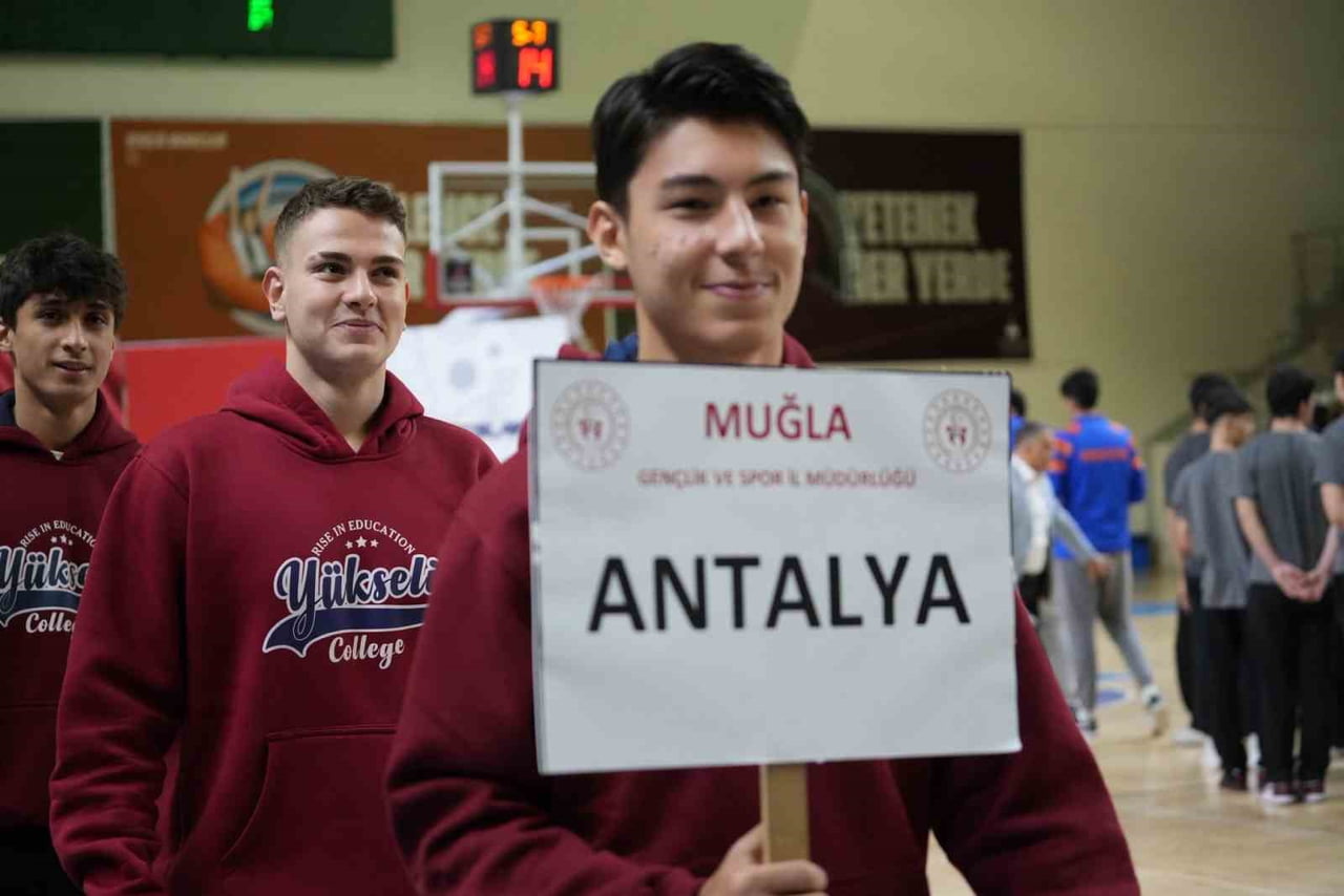 MUĞLA’DA GENÇ DEVLER SAHAYA İNDİ