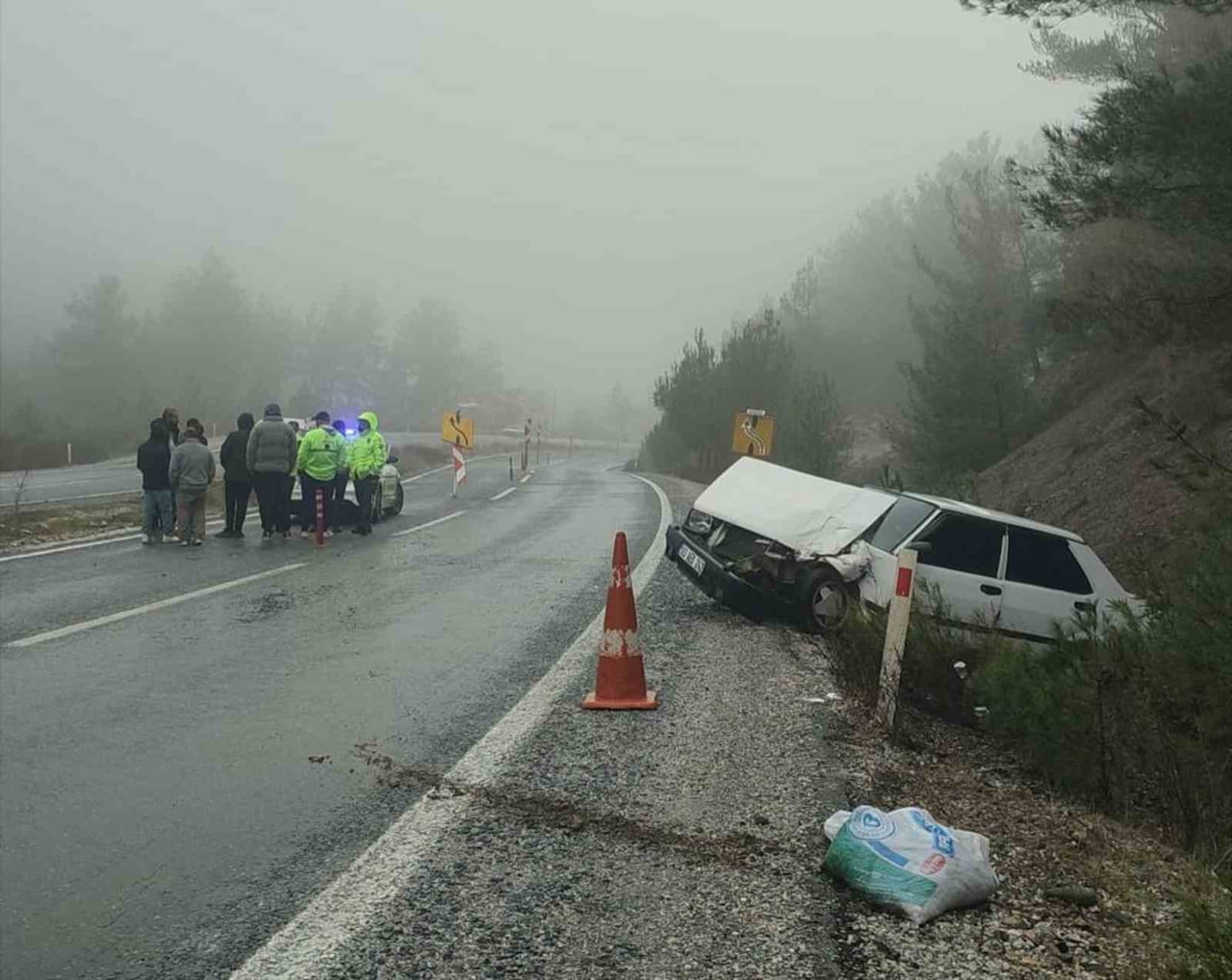MUĞLA-DENİZLİ KARAYOLU GÖLCÜK MAHALLESİ MEVKİİNDE MEYDANA GELEN TRAFİK KAZASINDA OTOBÜS İLE TOFAŞ...
