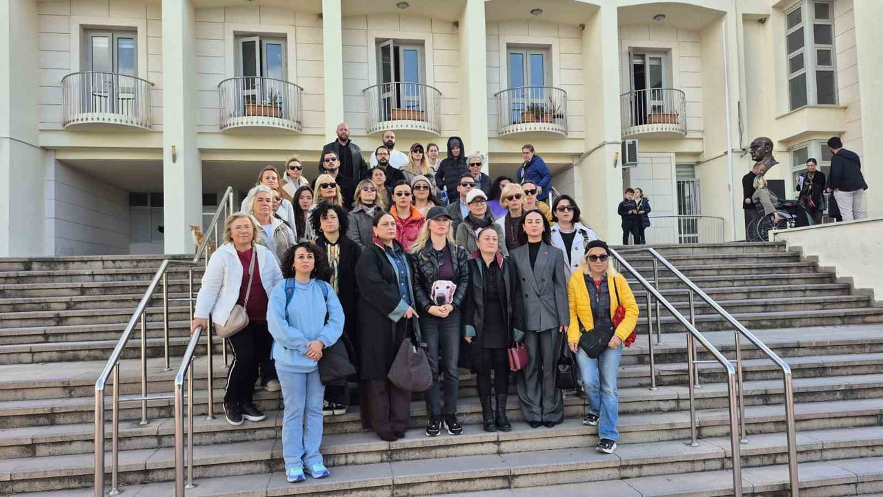 MUĞLA’NIN BODRUM İLÇESİNDE "ÇİNKO" İSİMLİ KÖPEĞİN OTOMOBİLİN ALTINDA KALARAK YAŞAMINI YİTİRDİĞİ...